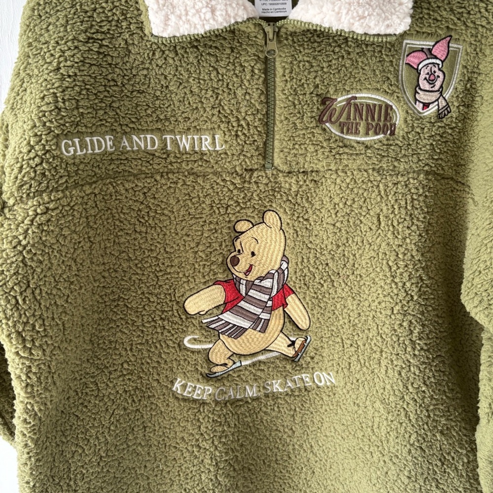 Disney Winnie the Pooh Keep Calm Skate On Sherpa Pullover Jacket Size M - Picture 4 of 12
